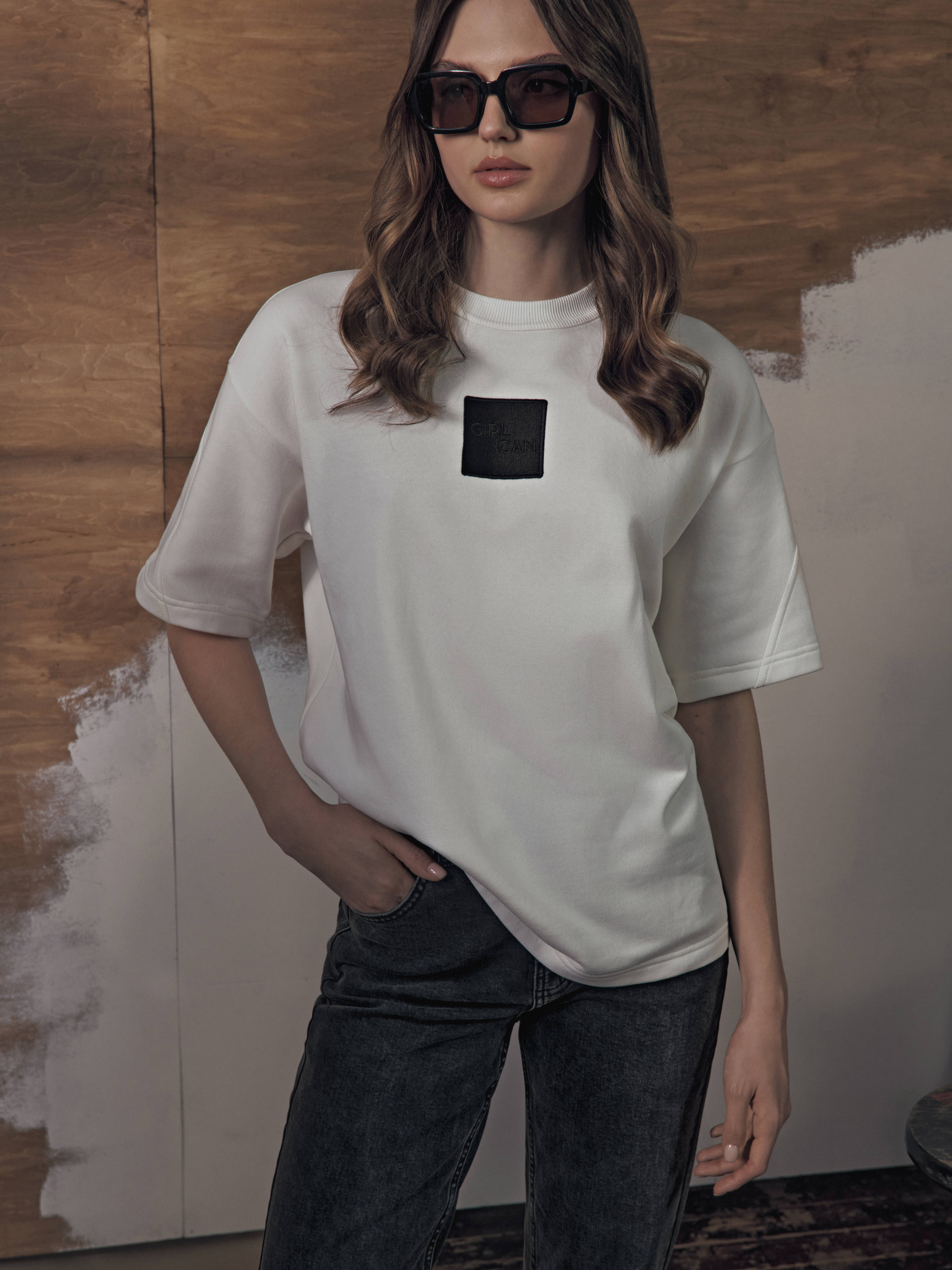 Джемпер женский ⭐️ Удлиненная футболка из футера c вышивкой «Girl can» LD 2088 ⭐️, Off-white
Джемпер женский ⭐️ Удлиненная футболка из футера c вышивкой «Girl can» LD 2088 ⭐️, Off-white