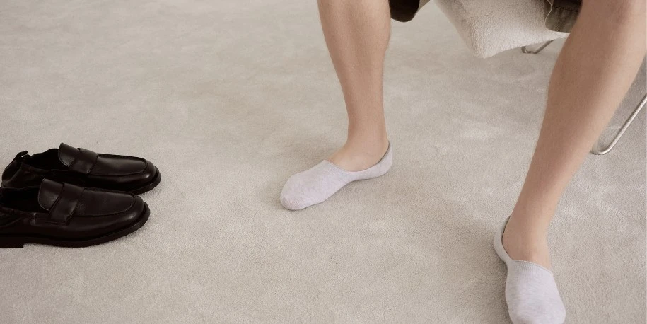 Stopki męskie do mokasynów i sneakersów - jak je nosić, by nie popełnić modowego faux pas?
