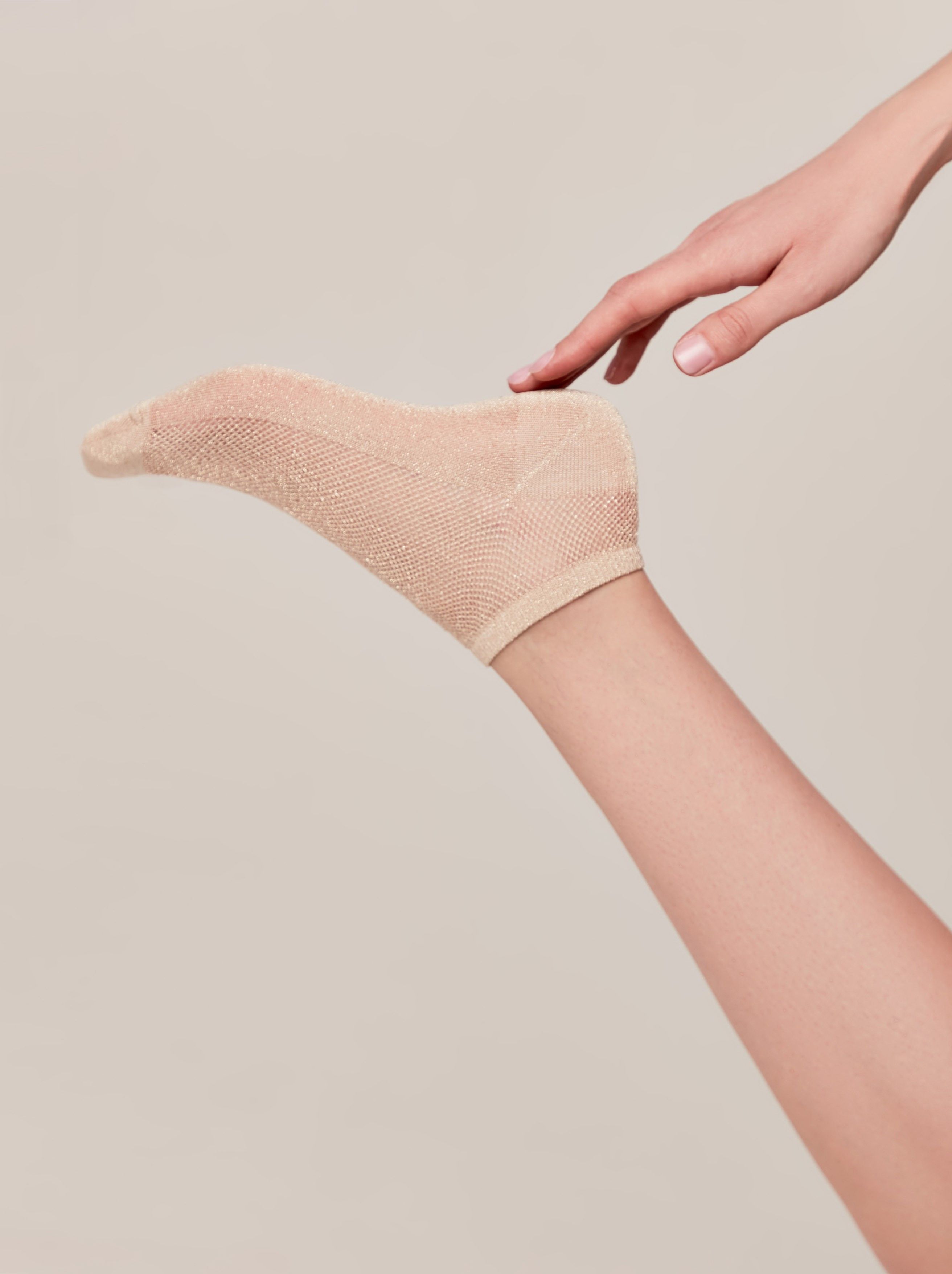 Ультракороткие носки из вискозы с ажурным переплетением Conte кремового цвета
