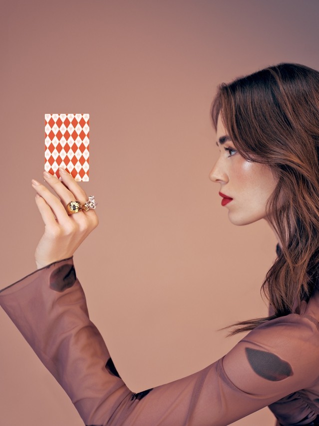 Коробка с комплектом карточек для игры 