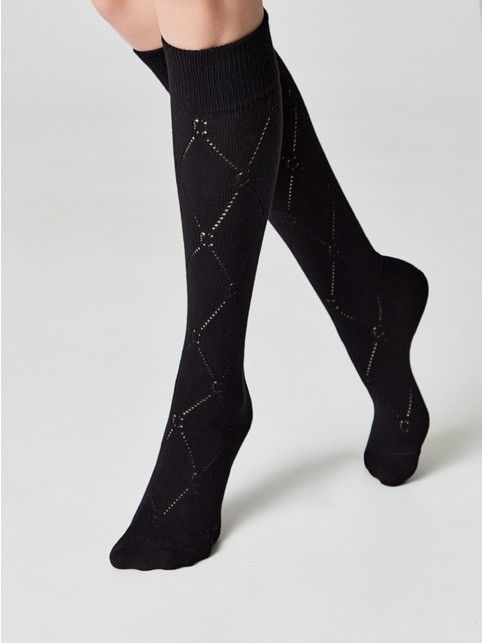 Гольфы из хлопка в ажурные ромбы и отсылкой к логотипу бренда, модель 007