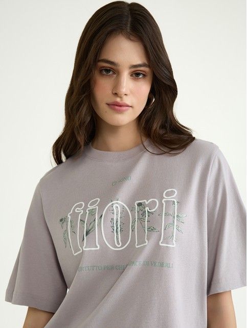 образ с юбкой и футболкой