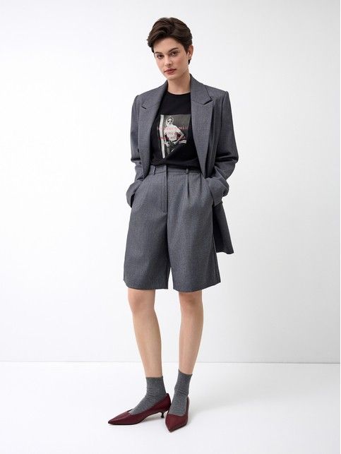 Шорты из костюмной ткани и лонгслив LD 3287 «It is better to dress»