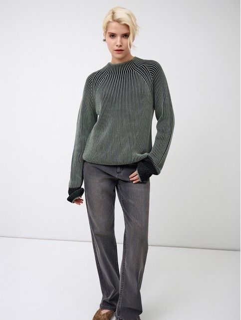 Джемпер объёмного силуэта с воротником стойкой из пряжи с хлопком LDK 24121