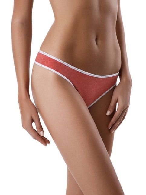 Женские трусы красного цвета