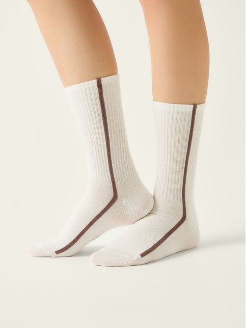 Удлинённые носки с контрастной вертикальной линией