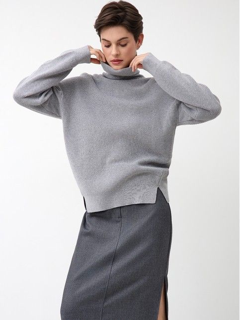Джемпер свободного силуэта с отложным воротником стойкой LDK 24108
