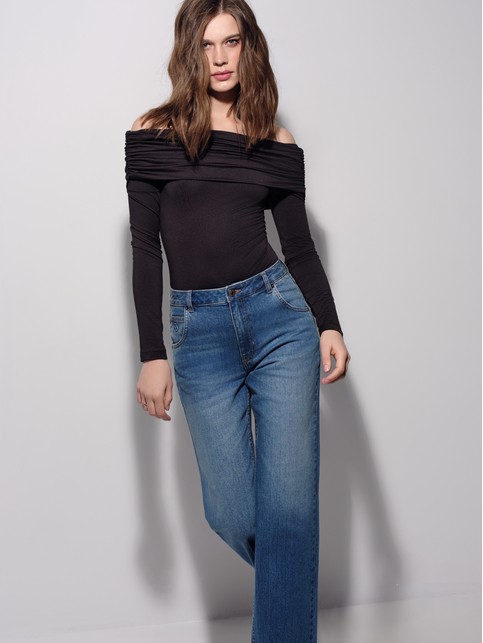 Боди с открытыми плечами и драпировкой LBD 3405