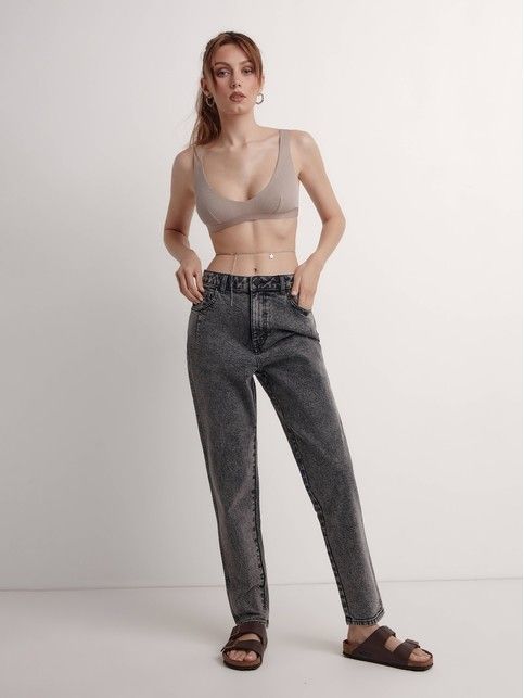 Джинсы mom с вытачками по карманам CON-516