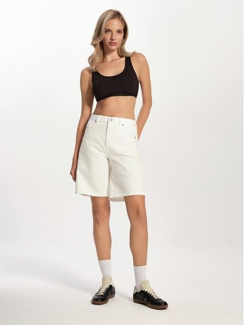 Джинсовые шорты из мягкого денима в молочном оттенке CON-758