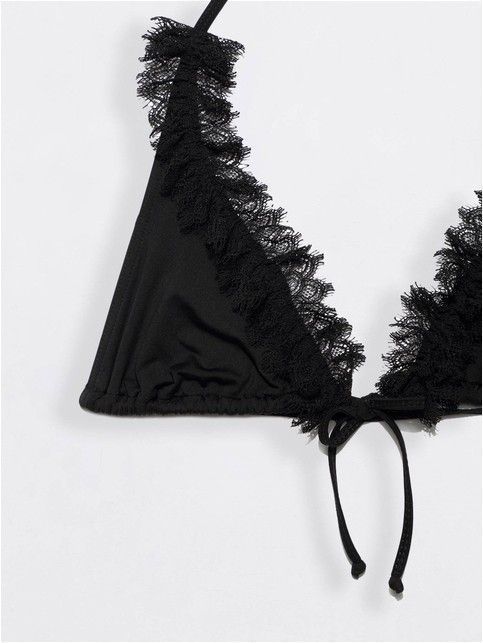 Лиф с мягкими треугольными чашками и эффектным кружевом SANDRA