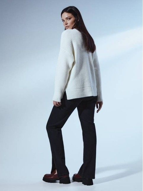 Джинсы прямого кроя c разрезами по бокам CON-485