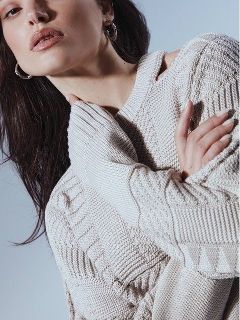 Фактурный джемпер с декоративными вырезами LDK 215