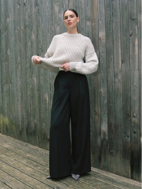 Чёрные брюки из костюмного полотна LBK 3258