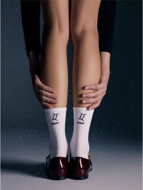 Удлиненные носки в рубчик с вышивкой «Близнецы»