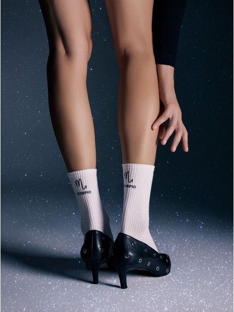 Удлиненные носки в рубчик с вышивкой «Скорпион»