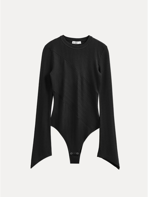 Боди в рубчик с рукавами-клёш и диагональными швами спереди LBD 3240