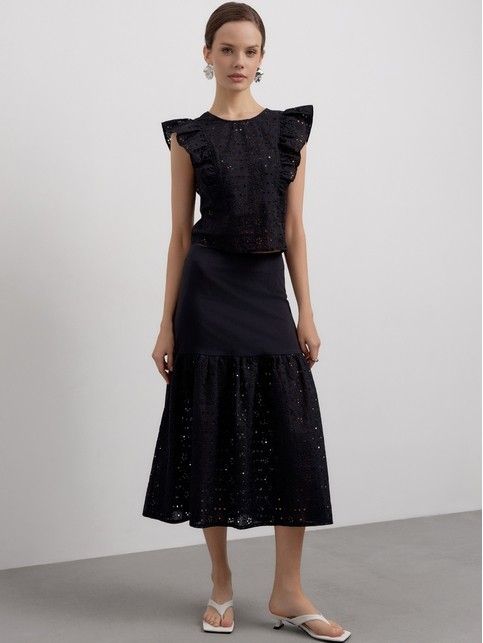 Блуза с вышивкой ришелье и воланами по плечам LBL 2603