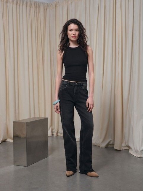 Чёрные джинсы straight с декоративными патами СON-797