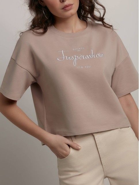 Укороченная футболка из футера с вышивкой «It's you» LD 2224