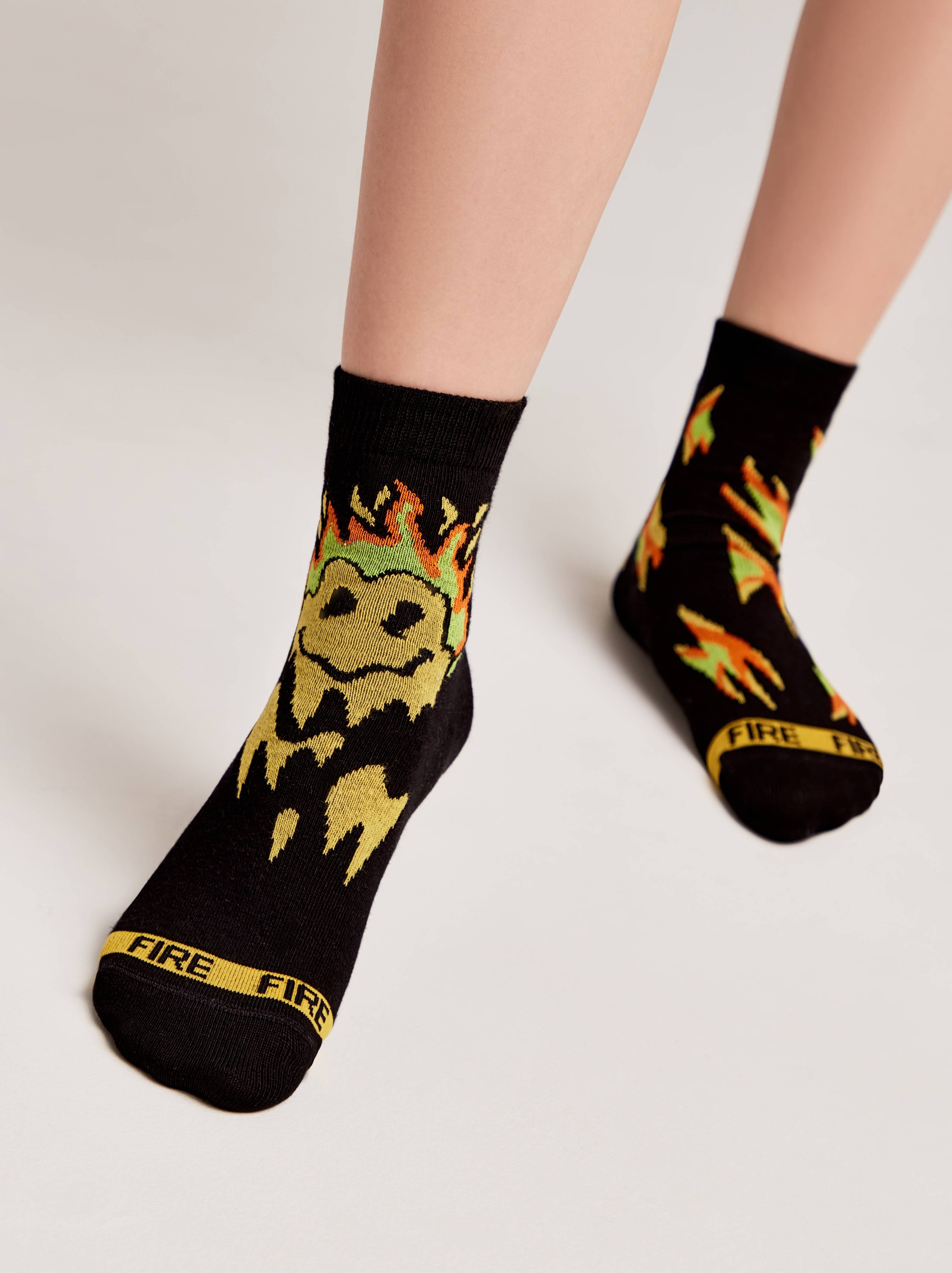 Хлопковые носки с рисунками &quot;Fire&quot; Conte черного цвета