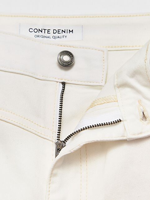 Джинсы mom в молочном оттенке с кокеткой CON-726 - купить в интернет-магазине Conte