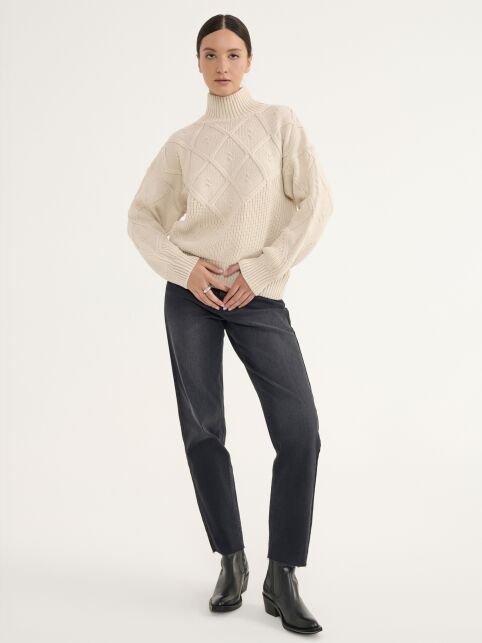 Черные джинсы mom с эффектом потертости и необработанным краем CON-661 - купить в интернет-магазине Conte