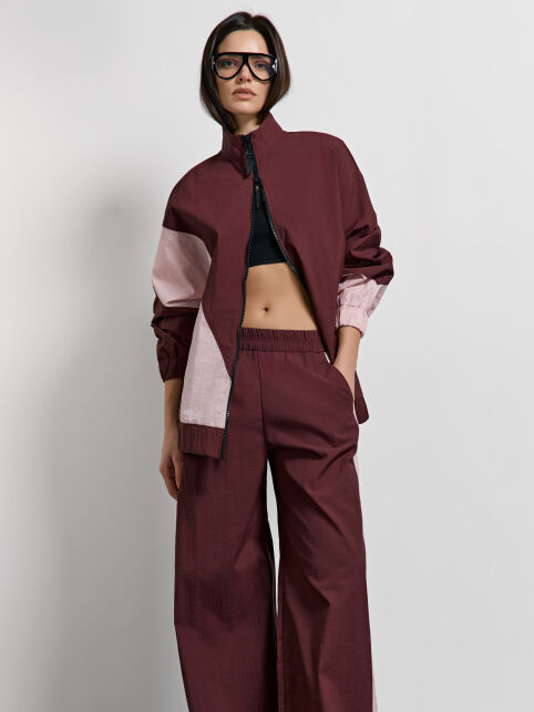 Удлиненный бомбер с контрастными вставками и воротником-стойкой LJ 3512 - купить в интернет-магазине Conte