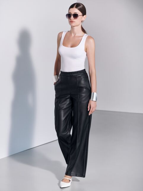 Свободные прямые брюки из экокожи с карманами LBK 2967 - купить в интернет-магазине Conte