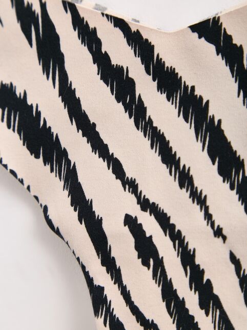 Бесшовные Трусы "бразилиана" с V-образной линией талии INVISIBLE LBR 1226 - купить в интернет-магазине Conte