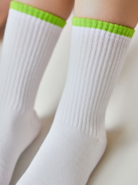 Удлиненные носки с яркой линией на резинке - купить в интернет-магазине Conte