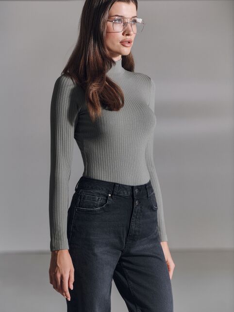 Черные джинсы mom с застежкой на две пуговицы CON-702 - купить в интернет-магазине Conte