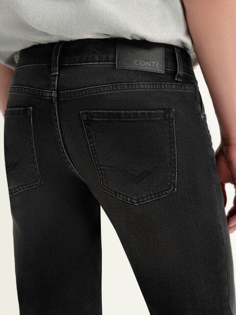 Чёрные джинсы slim с эффектом потёртостей CNM-02 Чёрные джинсы slim с эффектом потёртостей CNM-02 - купить в интернет-магазине Conte