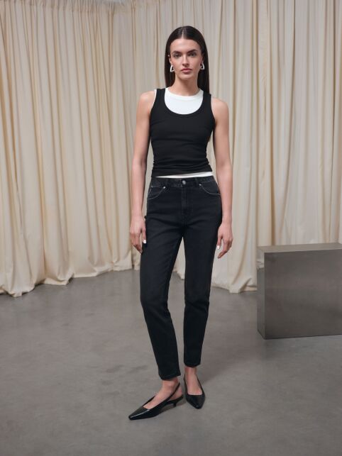 Чёрные джинсы slim с эффектом потёртостей из eco-friendly денима CON-790 - купить в интернет-магазине Conte