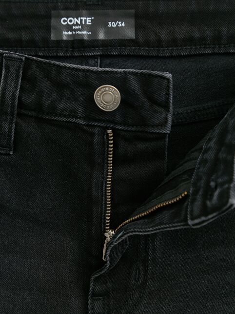 Чёрные джинсы slim с эффектом потёртостей CNM-02 Чёрные джинсы slim с эффектом потёртостей CNM-02 - купить в интернет-магазине Conte