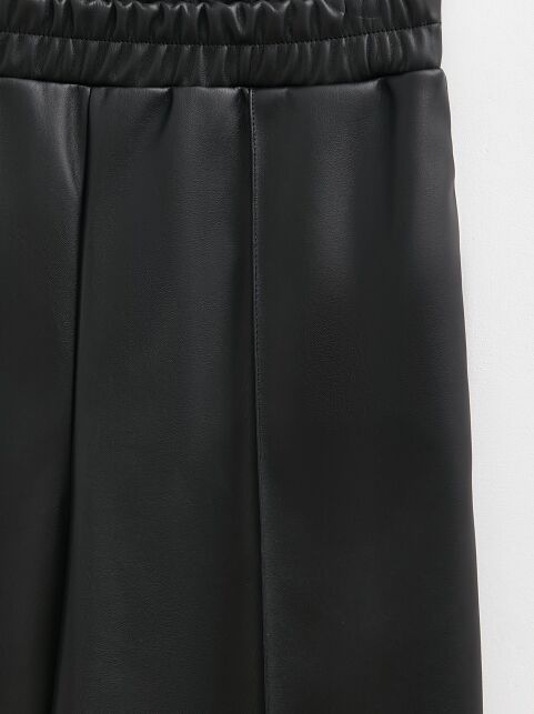 Свободные прямые брюки из экокожи с карманами LBK 2967 - купить в интернет-магазине Conte