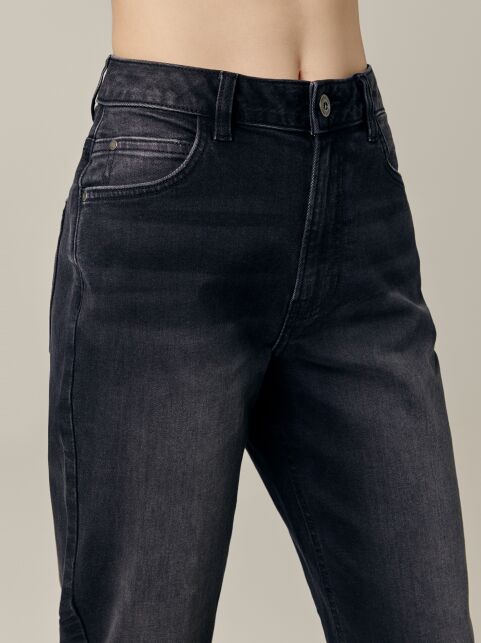 Черные джинсы mom с эффектом потертости и необработанным краем CON-661 - купить в интернет-магазине Conte