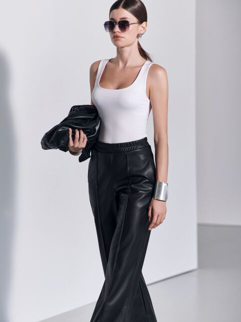 Свободные прямые брюки из экокожи с карманами LBK 2967 - купить в интернет-магазине Conte