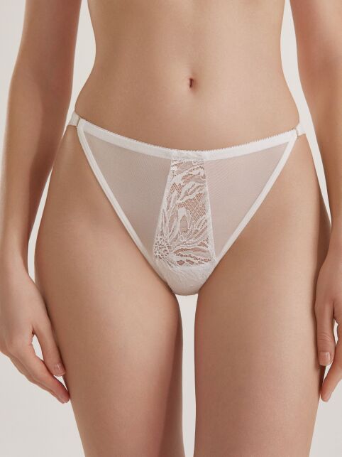 Трусы «бразилиана» из цветочного кружева и сетки со средней линией талии MYSTERY GARDEN LBR 3117 - купить в интернет-магазине Conte