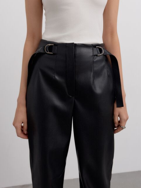 Брюки из экокожи с патами на талии LBK 2854 - купить в интернет-магазине Conte