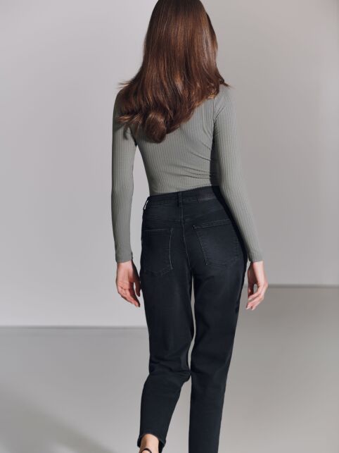 Черные джинсы mom с застежкой на две пуговицы CON-702 - купить в интернет-магазине Conte