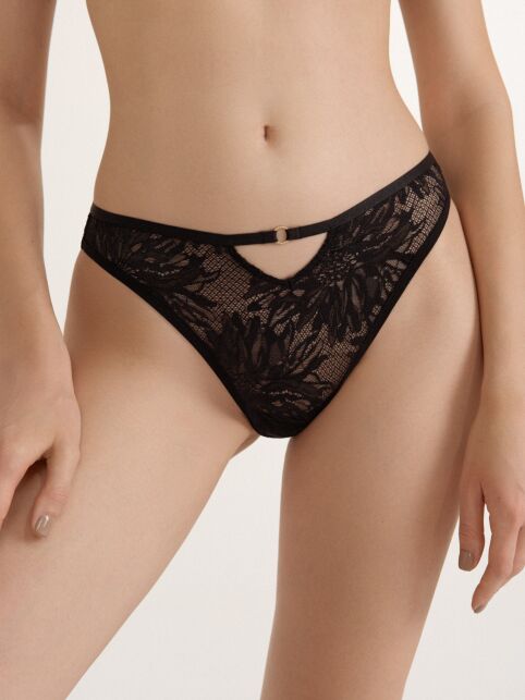 Трусы «бразилиана» из цветочного кружева с фигурным вырезом MYSTERY GARDEN LBR 3116 - купить в интернет-магазине Conte