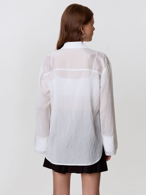 Рубашка из полупрозрачной ткани с двойными манжетами LRU 3434 Рубашка из полупрозрачной ткани с двойными манжетами LRU 3434 - купить в интернет-магазине Conte