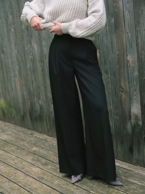 Чёрные брюки из костюмного полотна LBK 3258 - купить в интернет-магазине Conte