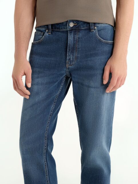 Джинсы straight c эффектом потёртостей CNM-01 Джинсы straight c эффектом потёртостей CNM-01 - купить в интернет-магазине Conte