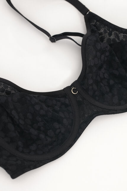 Бюстгальтер с мягкой чашкой и V-образным декольте Sunny Rain RB6216 - купить в интернет-магазине Conte