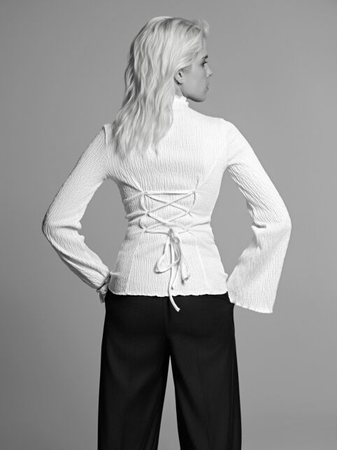 Джемпер с жатым эффектом со шнуровкой на спинке LD 3236 Джемпер с жатым эффектом со шнуровкой на спинке LD 3236 - купить в интернет-магазине Conte