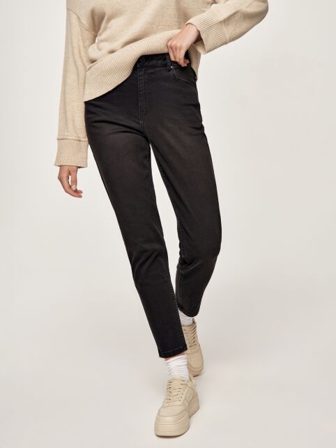 Черные джинсы mom с высокой посадкой и квадратными карманами CON-585 - купить в интернет-магазине Conte