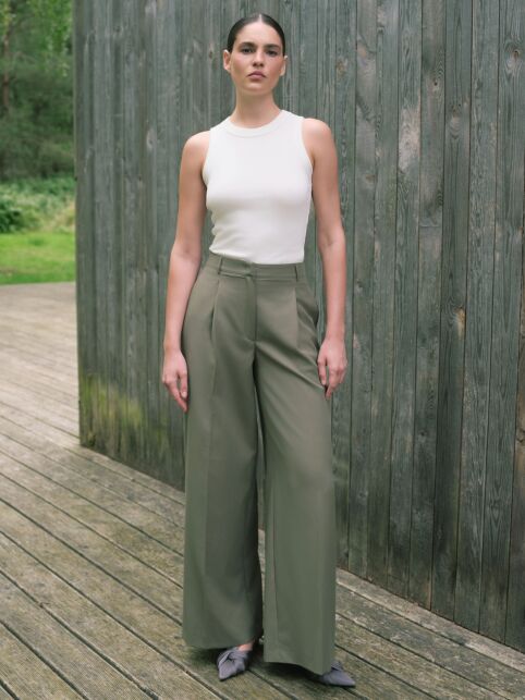 Брюки из костюмного полотна цвета хаки LBK 3258 - купить в интернет-магазине Conte