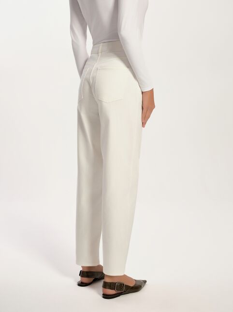 Джинсы mom в молочном оттенке с кокеткой CON-726 - купить в интернет-магазине Conte